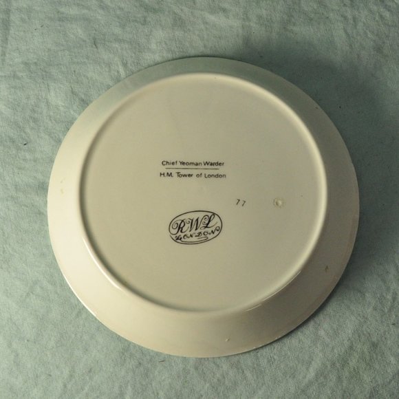 chief yeowman warder beefeater coaster trinket dish (w985) - Picture 4 of 5